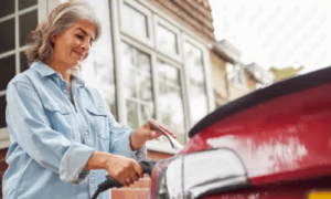 Tethered or untethered EV charger